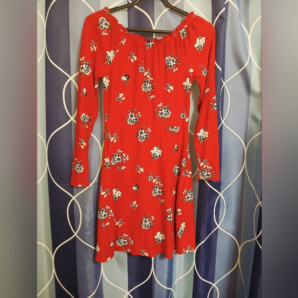 Red Floral Mini Off-shoulder Dress W/ Faux Buttons & Ruffled Neckline Medium - Picture 11 of 14